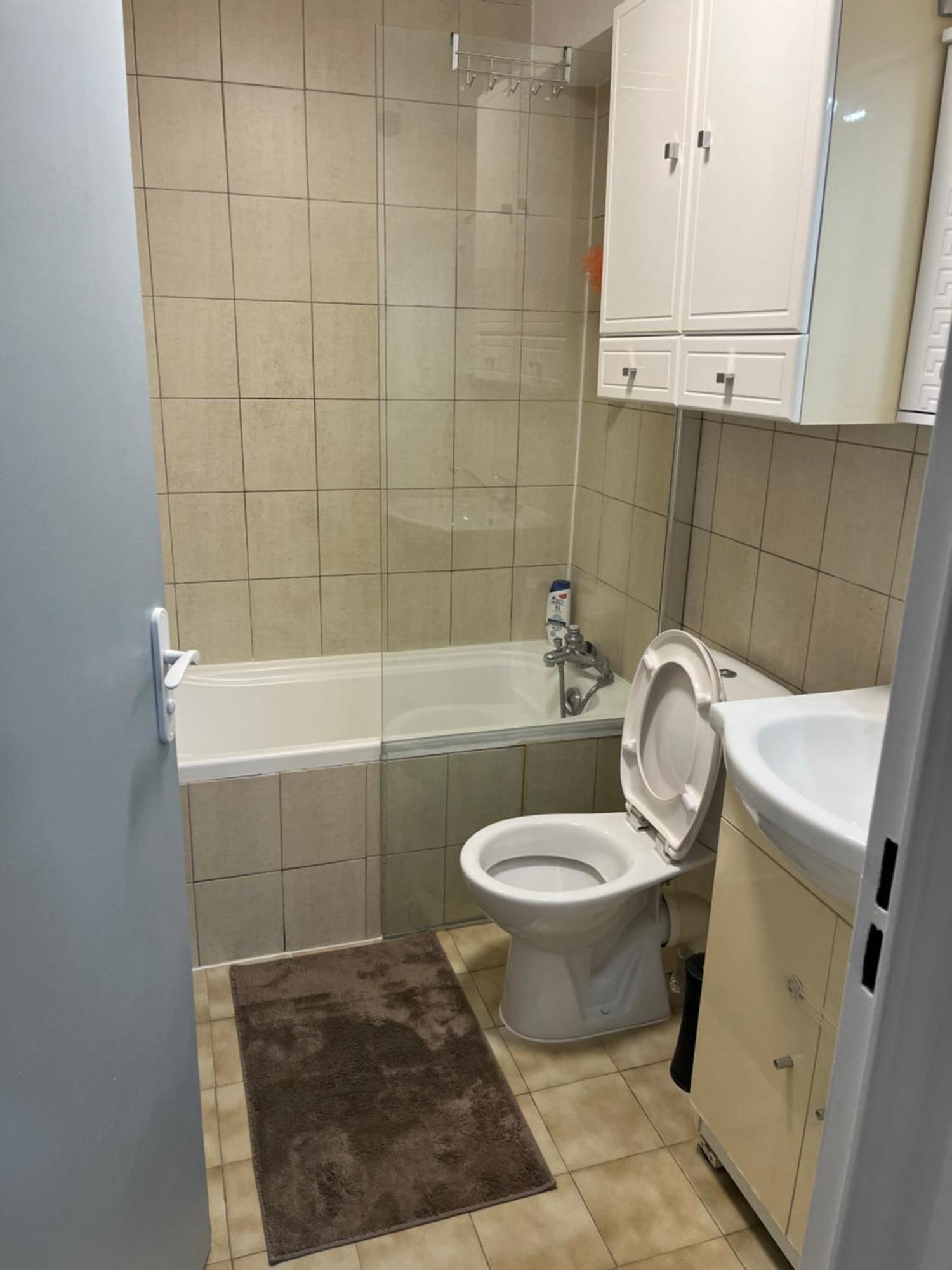 En Rez-de-jardin Apartment